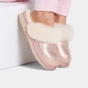 NIB UGG‎ COZY PINK METALLIC PINK SLIP ON SLIDE SHEARLING SLIPPERS